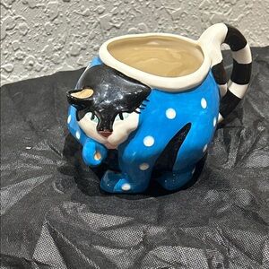 CAT CERAMIC CREAM PITCHER.  HAND CRAFTED SIGNED. NEVER USED